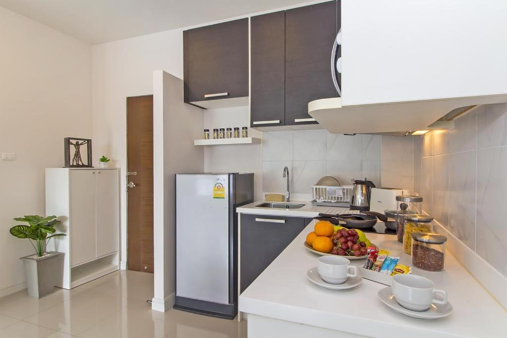 Chic Condo By Resava Karon Екстер'єр фото