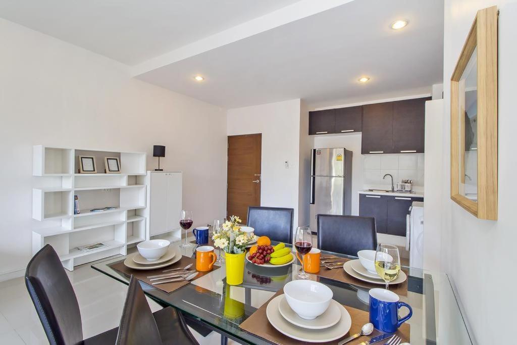 Chic Condo By Resava Karon Екстер'єр фото