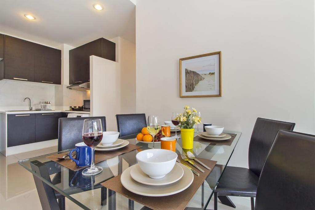 Chic Condo By Resava Karon Екстер'єр фото