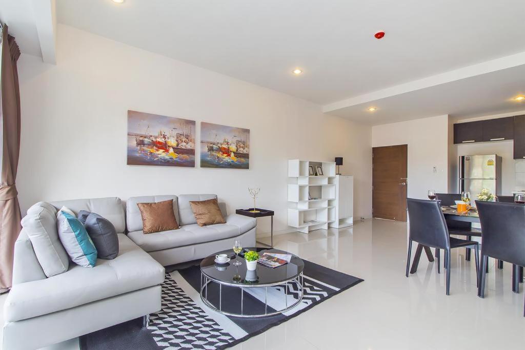 Chic Condo By Resava Karon Екстер'єр фото